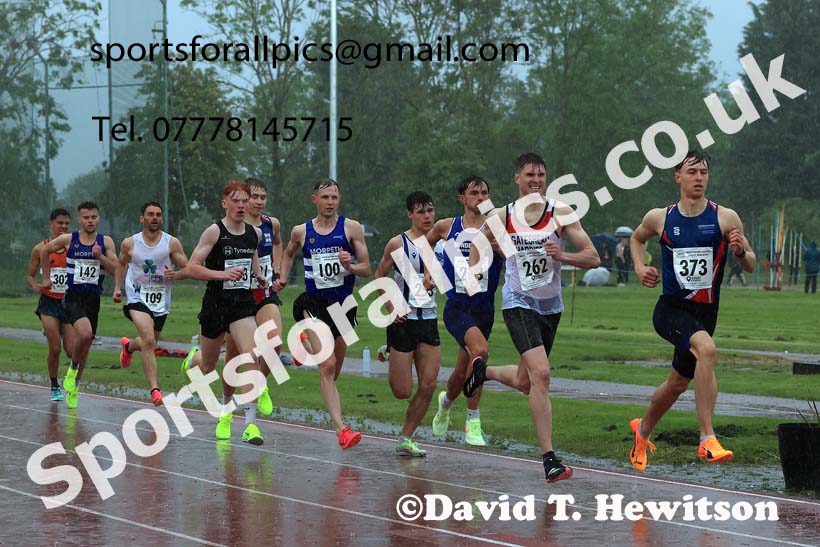 The Jimmy Hedley 800 metres on a very wet Wednesday evening, May 29th, NEGP 2, Monkton Stadium.  Photo: David T. Hewitson/Sports for All Pics